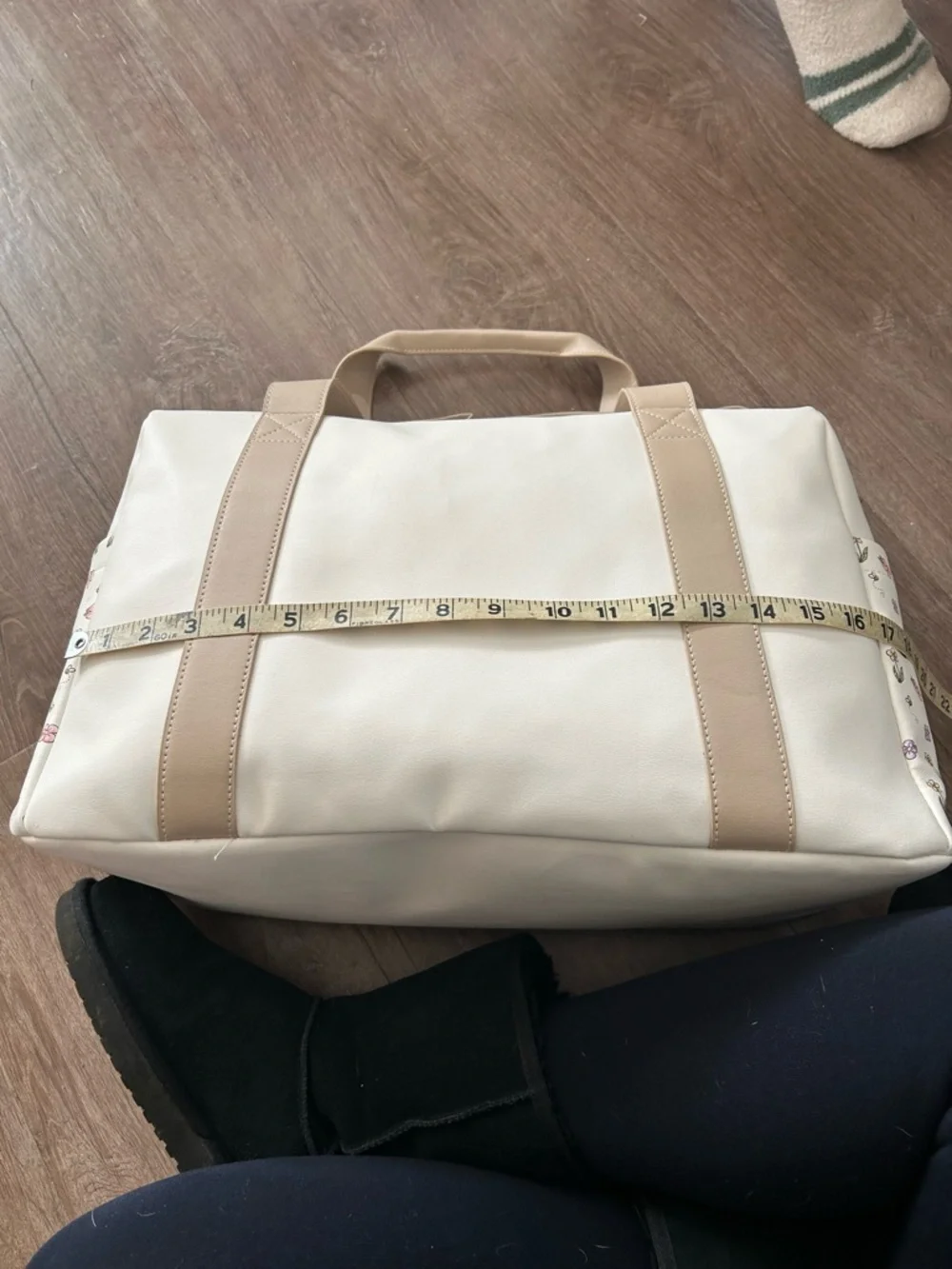 Disney NWT Winnie the Pooh Cream Weekender Bag - Picture 9 of 9